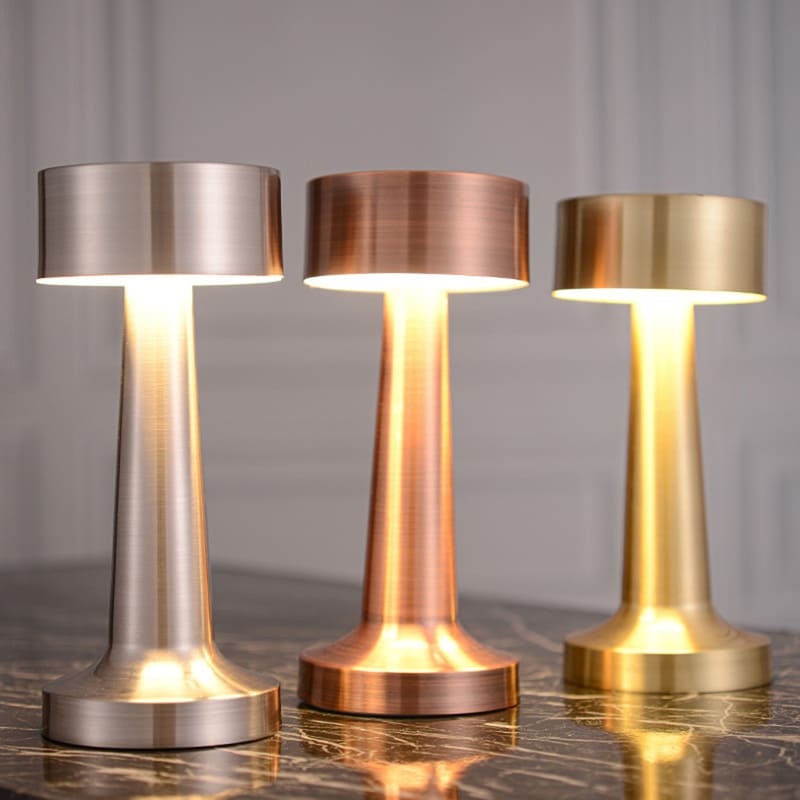 Luminária de Mesa Retrô Recarregável Clarity